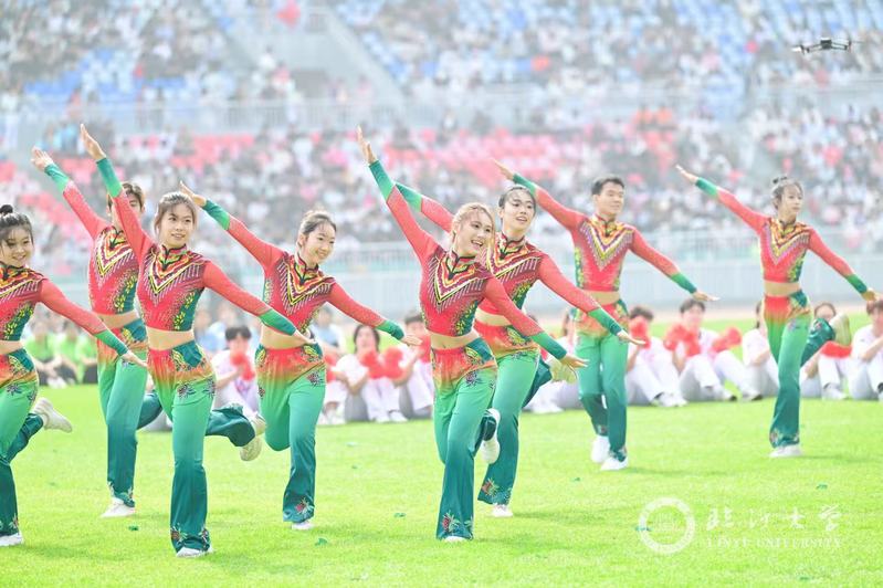 2026年校运动会开幕式民族舞